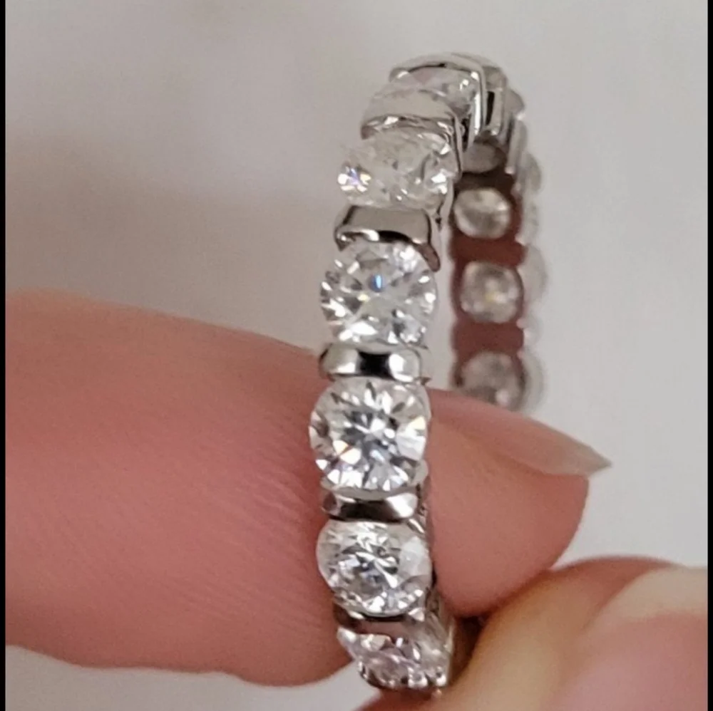 New 4ct Beautiful Moissanite Band Ring!!! - Picture 5 of 9